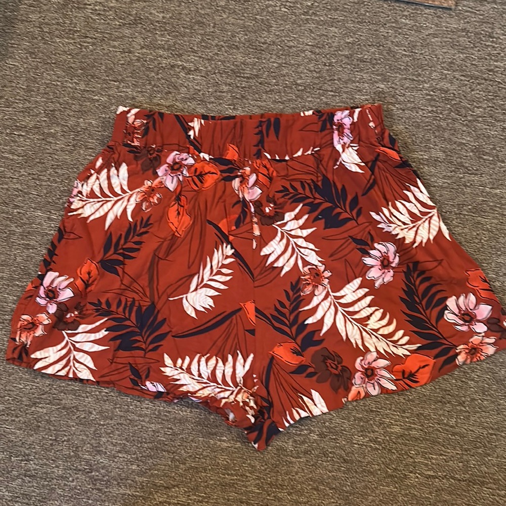Women’s Medium Bar III Orange Floral Shorts *Like New*